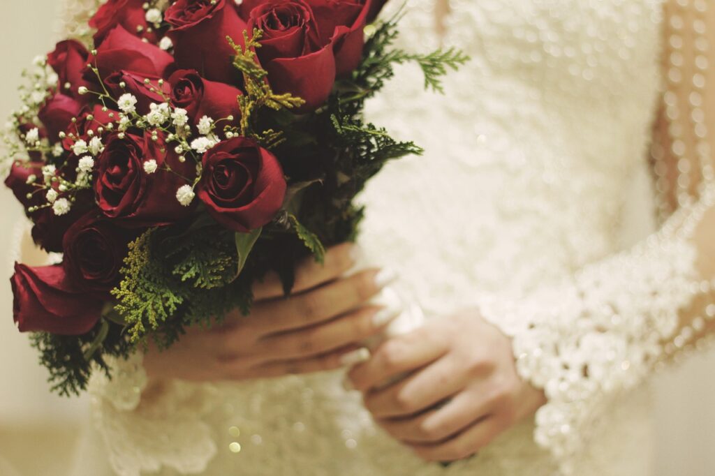 bride, bouquet, roses-1850126.jpg